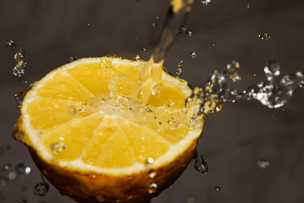 12 Surprising Benefits of Daily Lemon Water